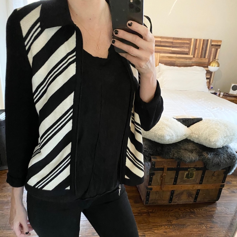 ST JOHN KNIT ZIP SWEATER